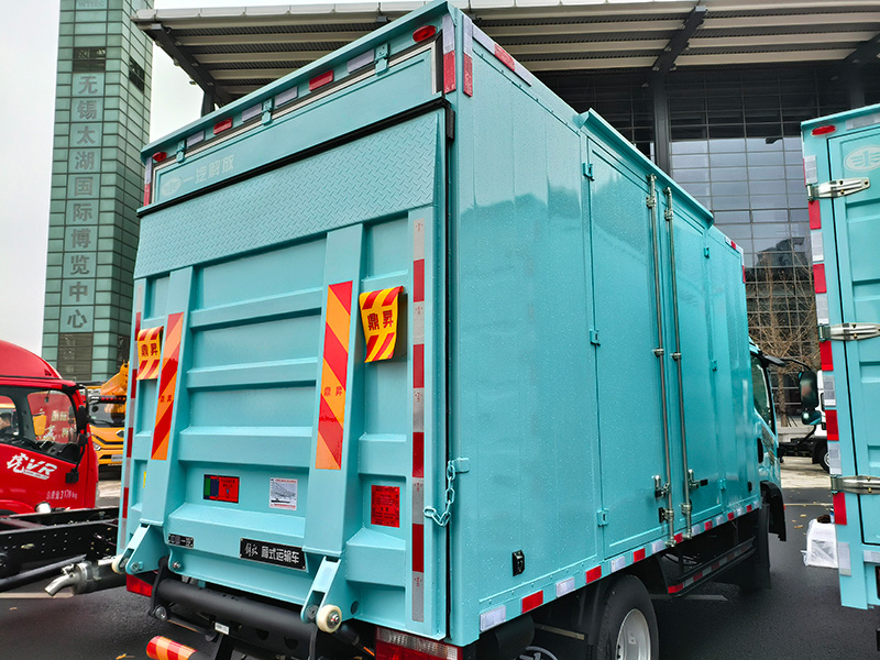 尾板一体化车厢