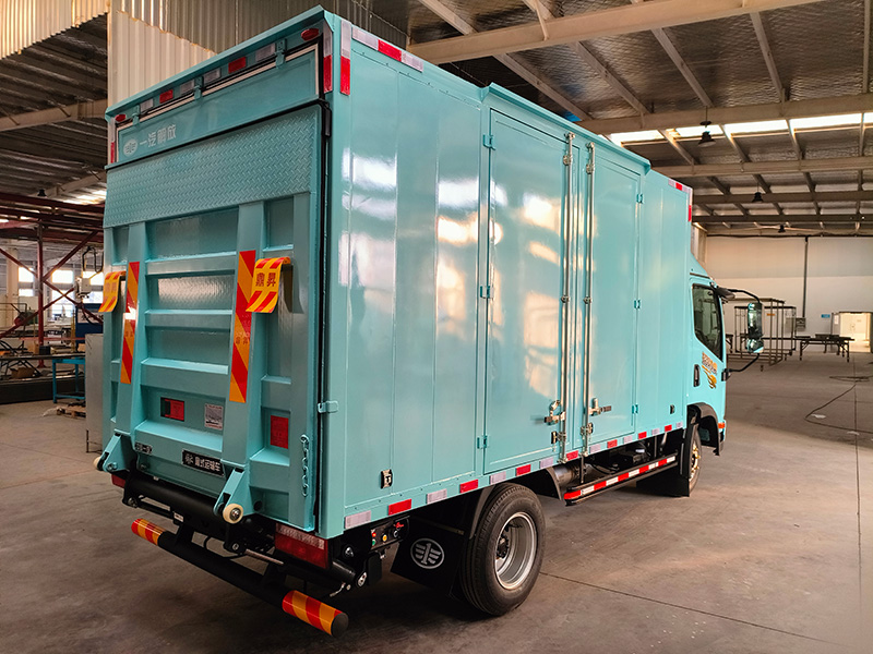 尾板一体化车厢